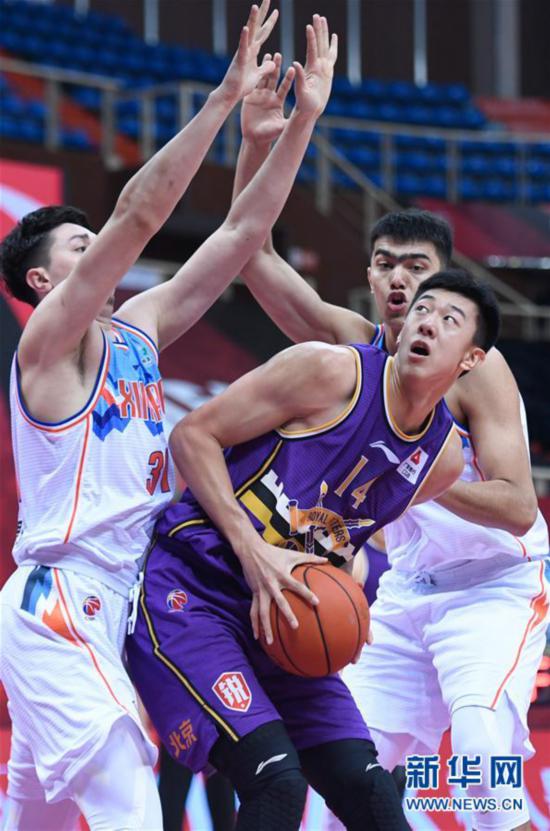 (体育)(5)篮球——CBA第一阶段:北京紫禁勇士不敌新疆伊力特